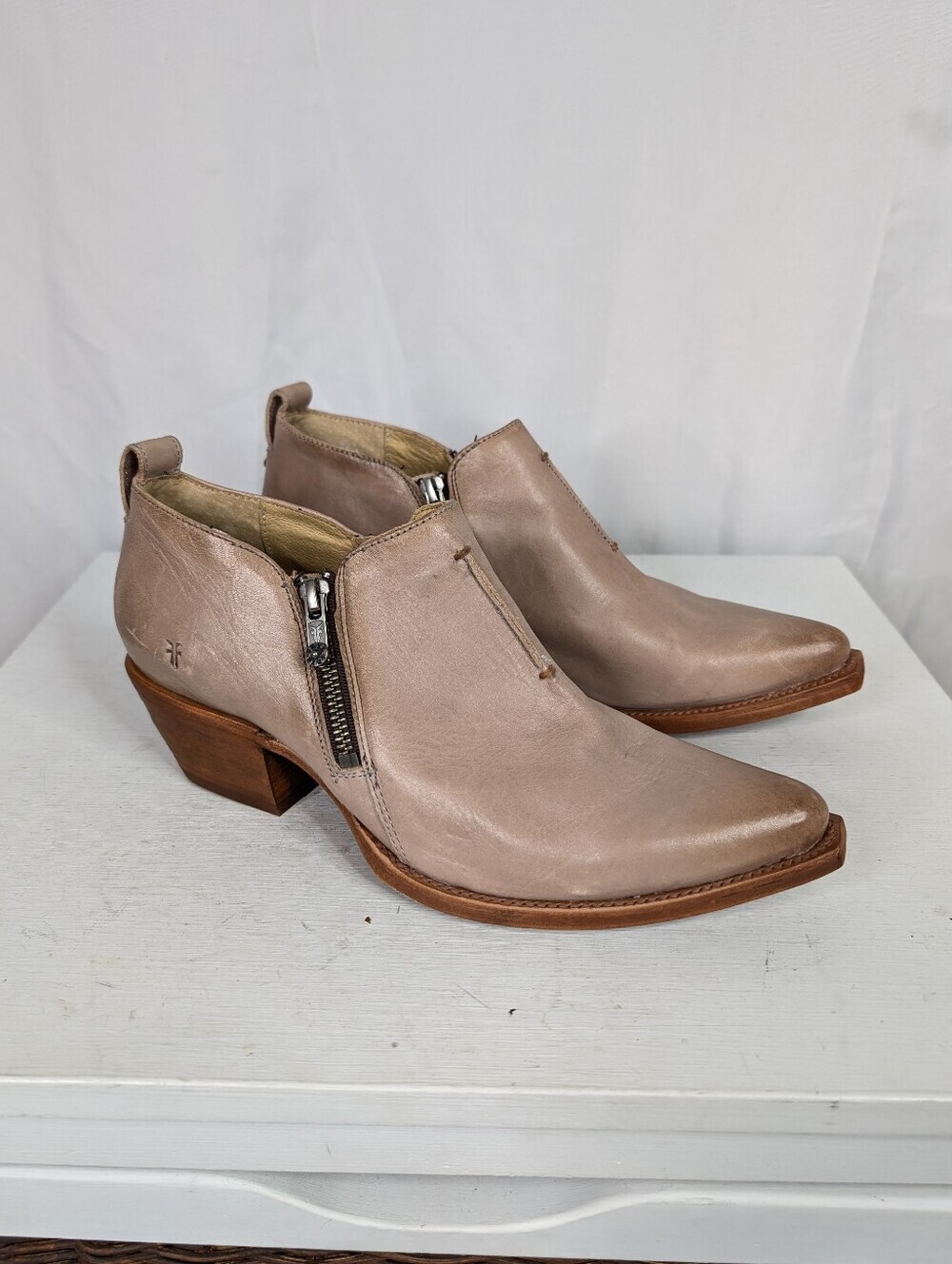 Frye Sacha Moto Shootie Fawn Sniptoe Ankle Boots - Size 9